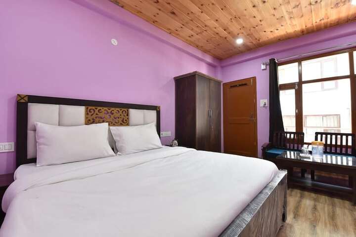Room 9 of 25