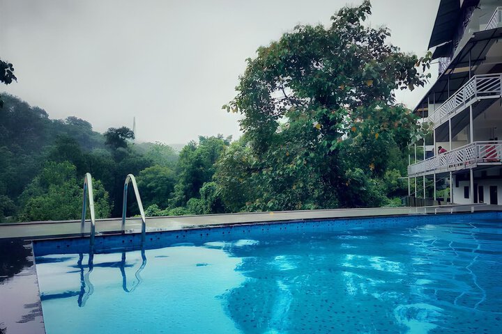 Pool 10 of 21