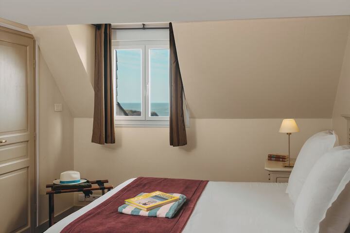 Room 26 of 76