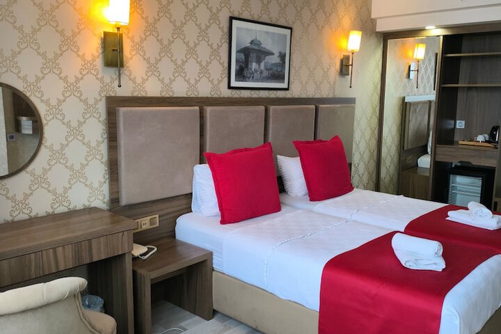 Room 7 of 33