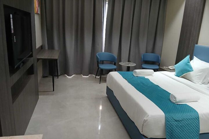 Room 7 of 14