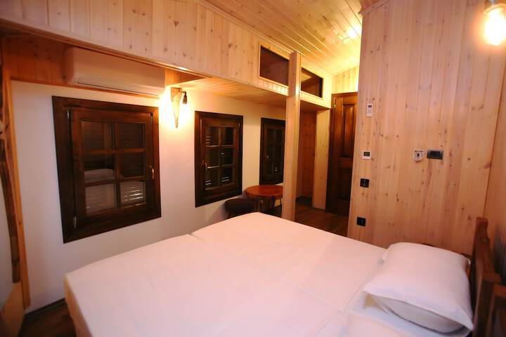 Room 4 of 44
