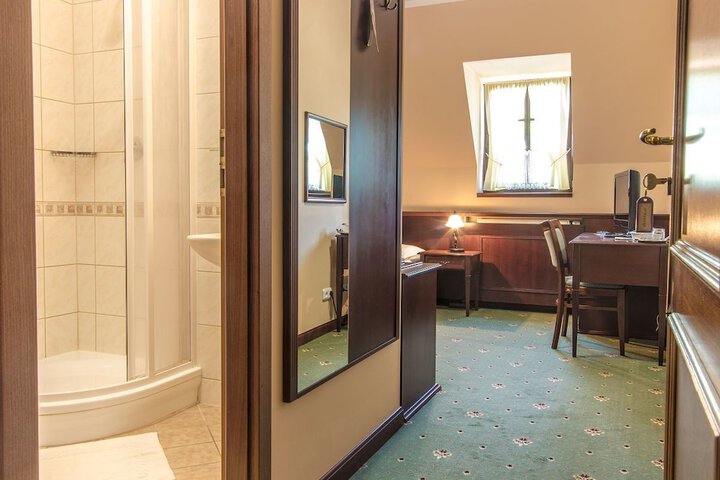 Room 9 of 59