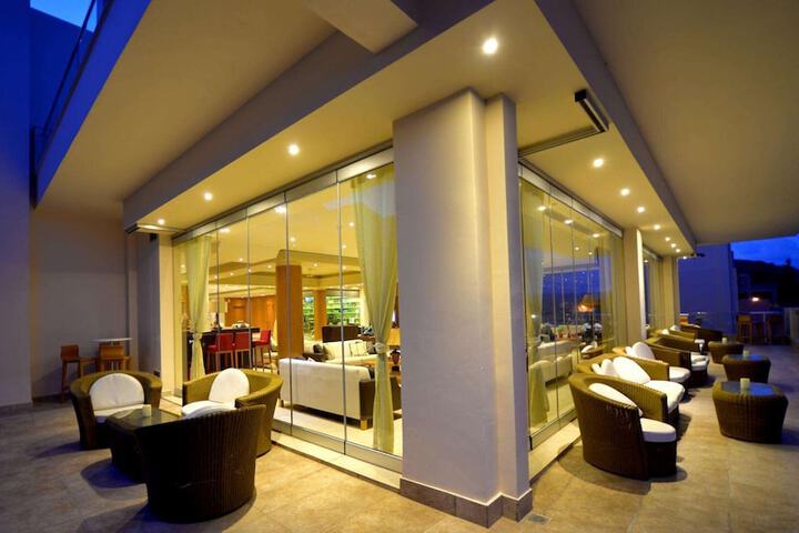 Entrance & Lobby