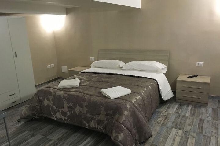 Room 5 of 20