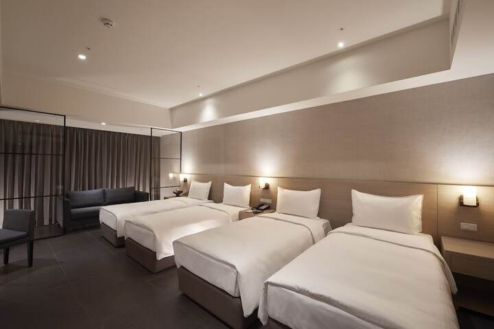 Room 8 of 120