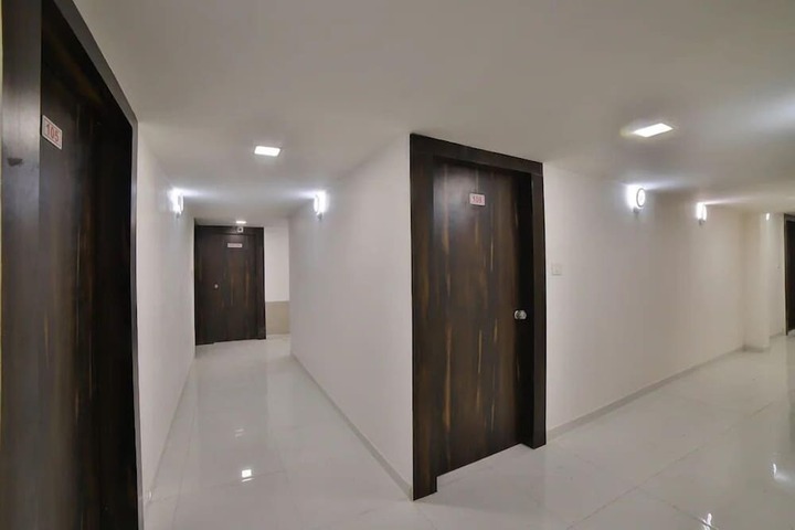 Ballroom/Hall 12 of 12