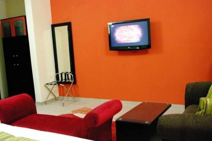 Room 7 of 14