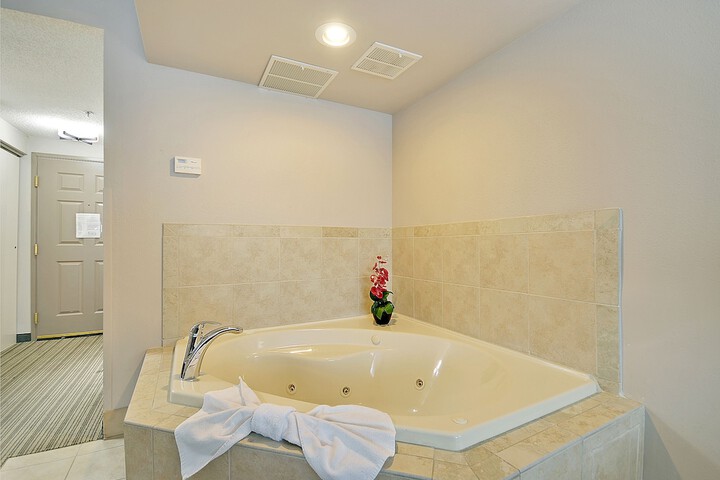 Jetted tub