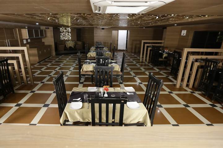 Dining 10 of 15