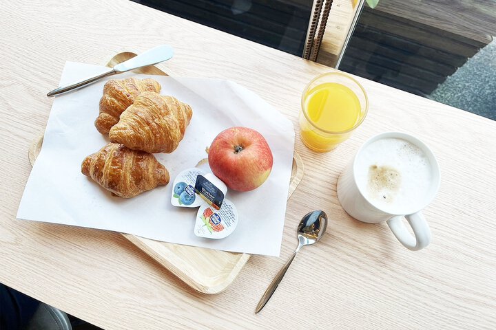Breakfast/Coffee Service 25 of 42