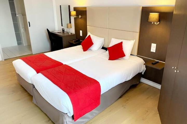 Room 13 of 30