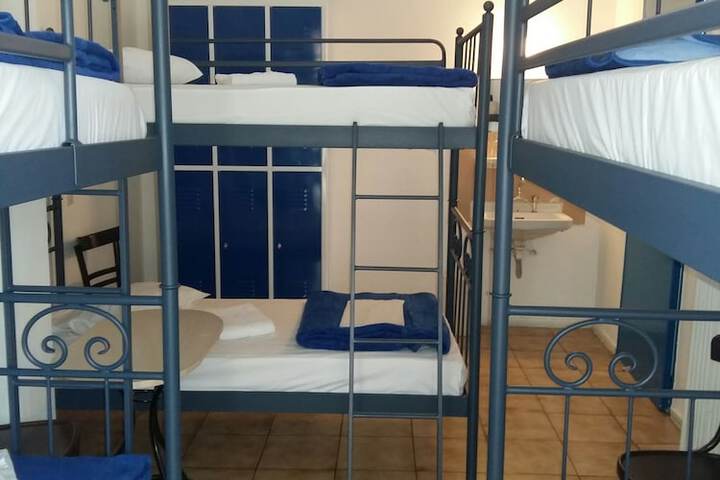 Room 10 of 103