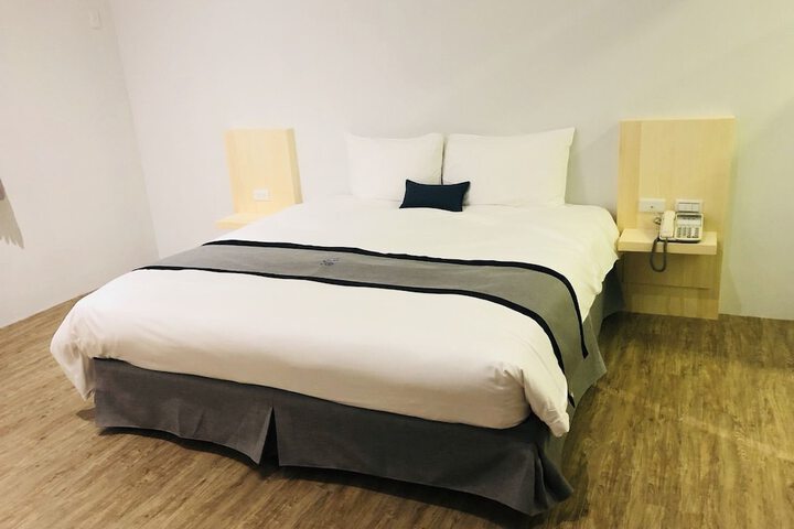 Room 10 of 33