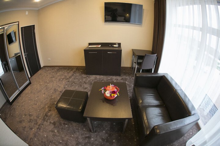 Room 18 of 28