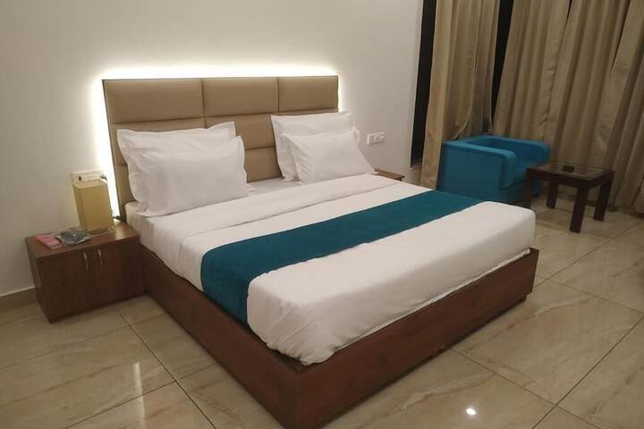 Room 5 of 19