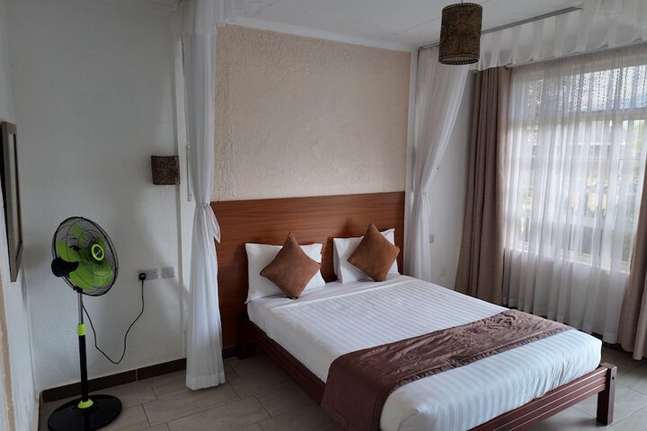 Room 13 of 37