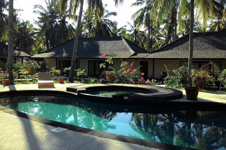 Hotel with Pool