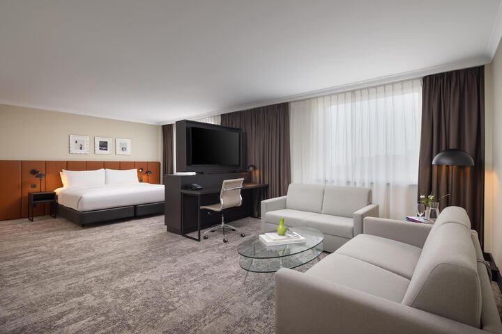 Room 21 of 83