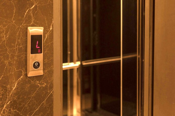 Ballroom/Hall 37 of 46
