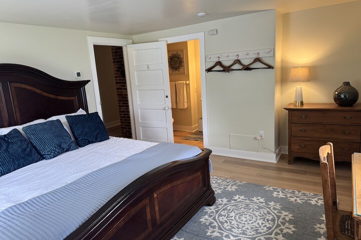 Room 42 of 182