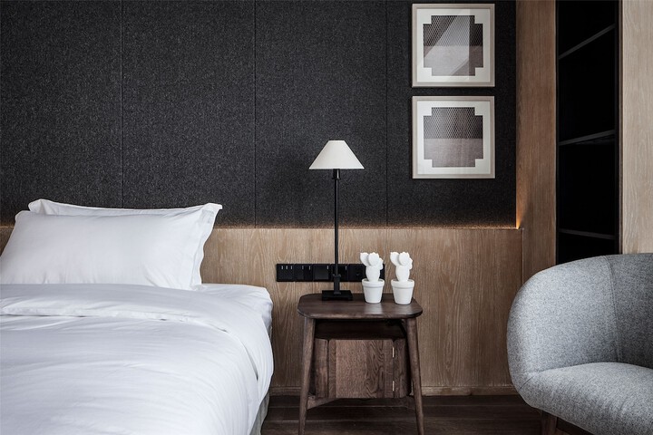 Room 8 of 44