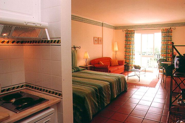 Room 2 of 35