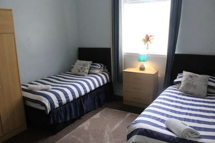 Room 6 of 33
