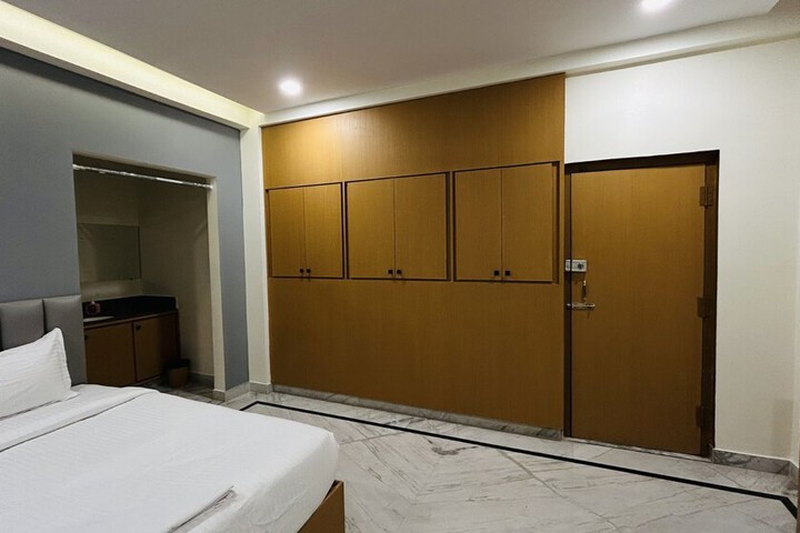 Room 7 of 31