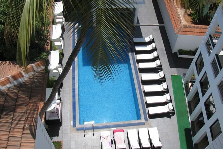 Pool 40 of 49