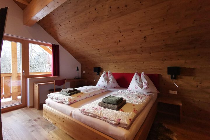 Room 2 of 43
