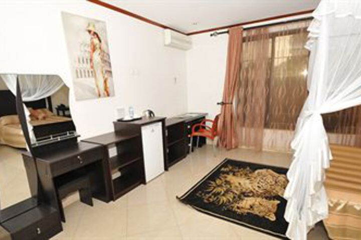 Room 15 of 33