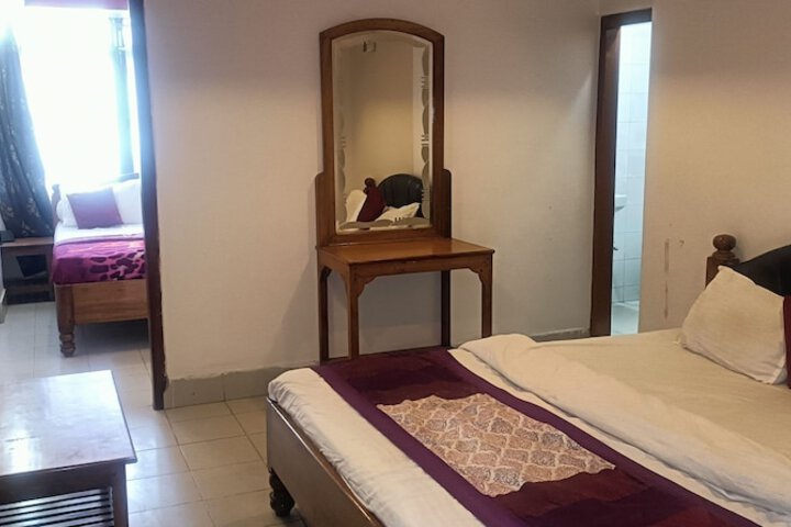 Room 16 of 38