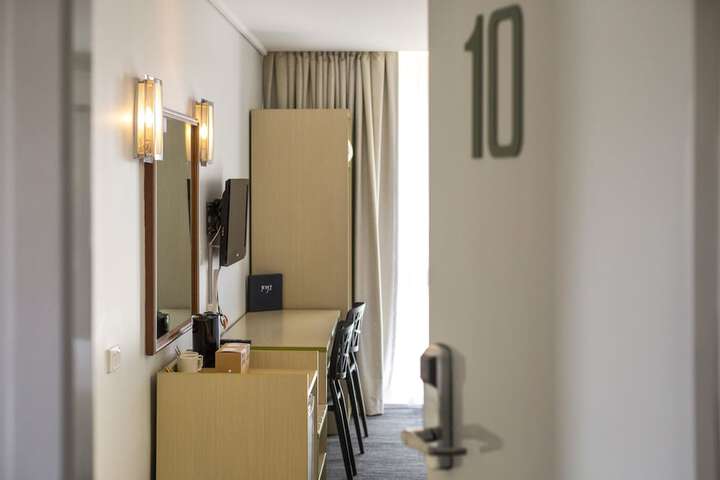 Room 6 of 41