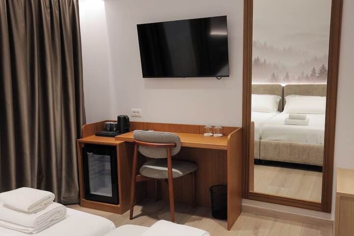 Room 115 of 198