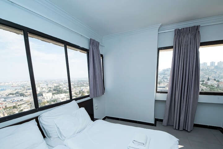 Room 26 of 123