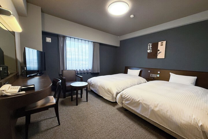 Room 2 of 26