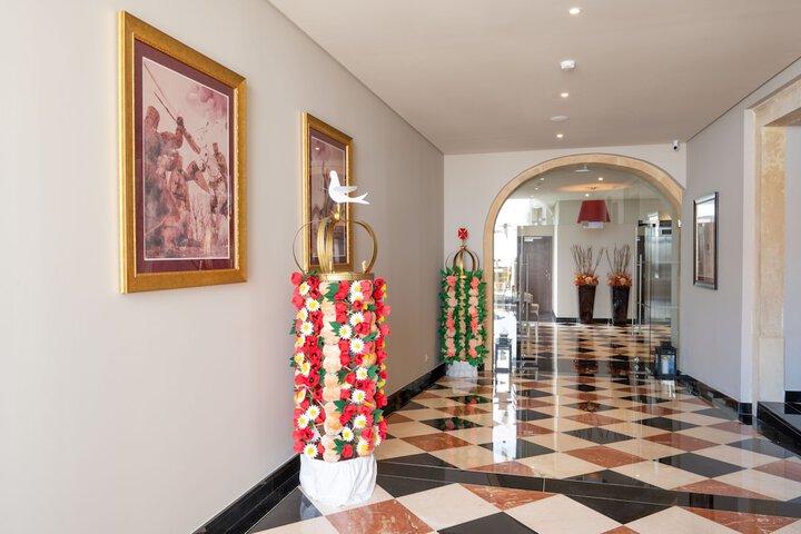 Ballroom/Hall 65 of 77