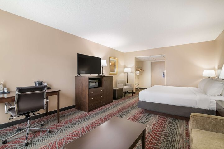 1 King Bed Accessible (3 of 13)