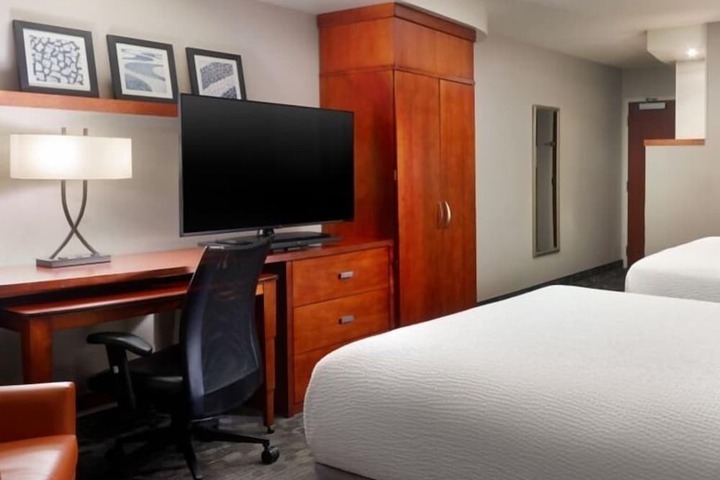 Room 10 of 24