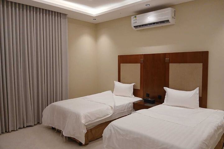 Room 10 of 29