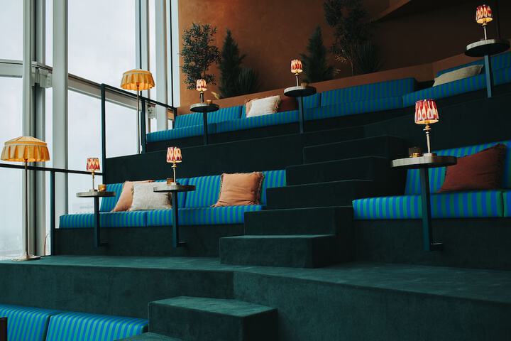 Lounge 81 of 105