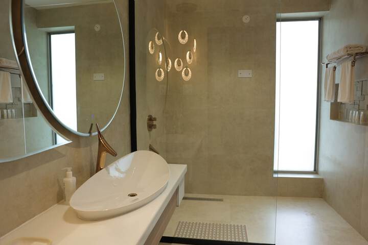 Room 14 of 21