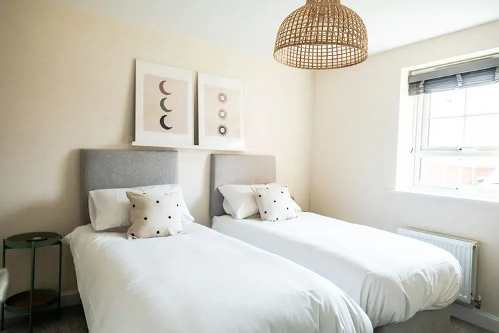Room 5 of 18