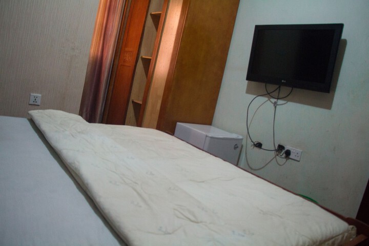 Room 2 of 19