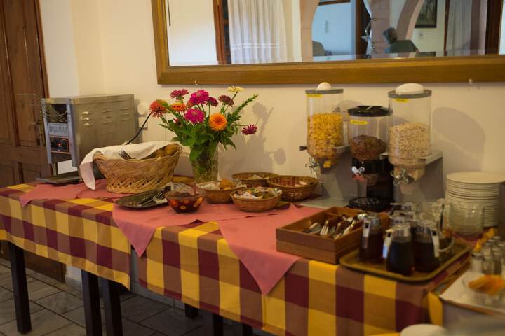 Breakfast/Coffee Service 16 of 37