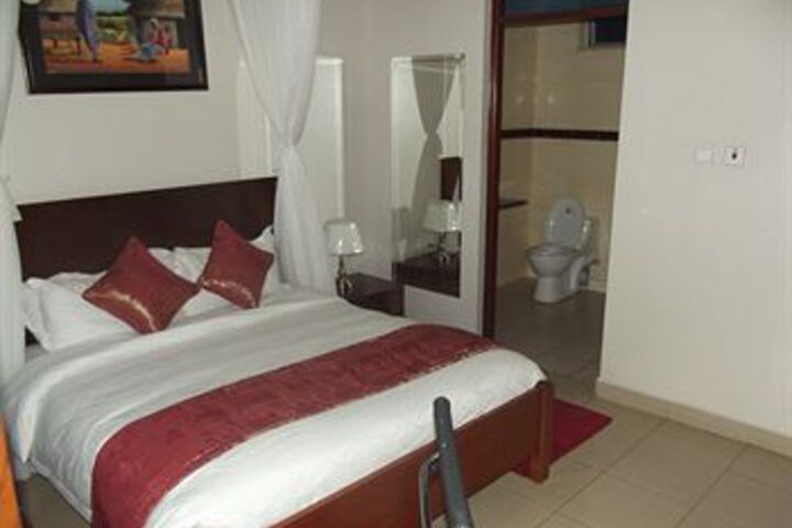 Room 16 of 25
