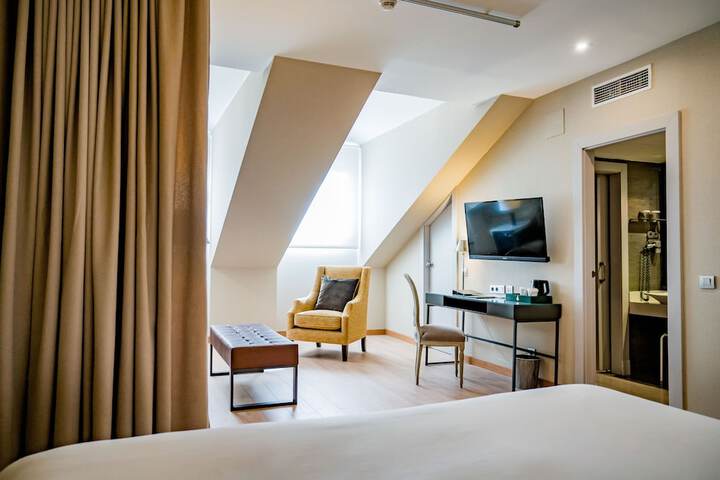 Room 15 of 68