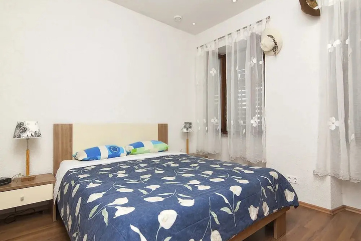 Room 5 of 15