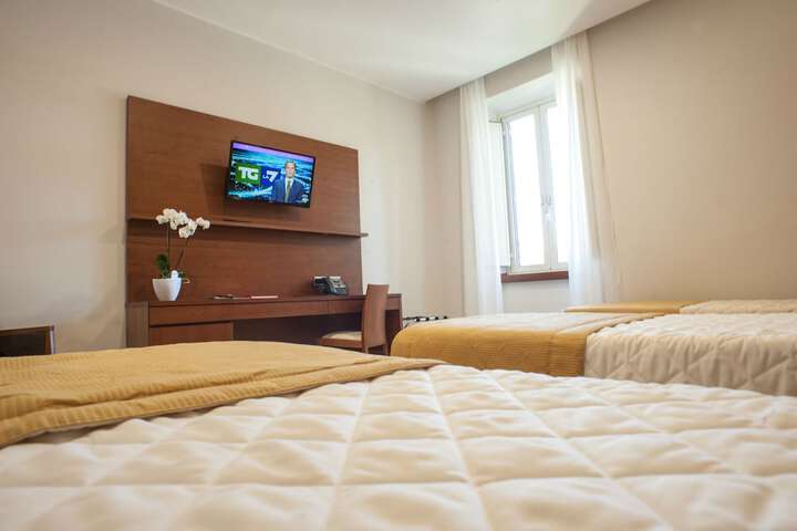 Room 3 of 37